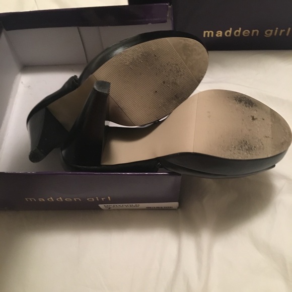 Madden Girl: Black Open-Toed Heels - Picture 8 of 11